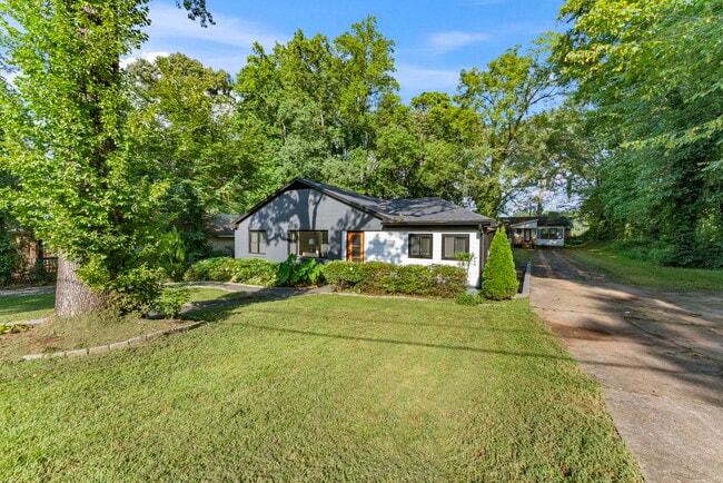 Building Photo - 2874 Grand Ave SW