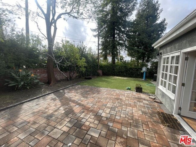 Building Photo - 4160 Holly Knoll Dr