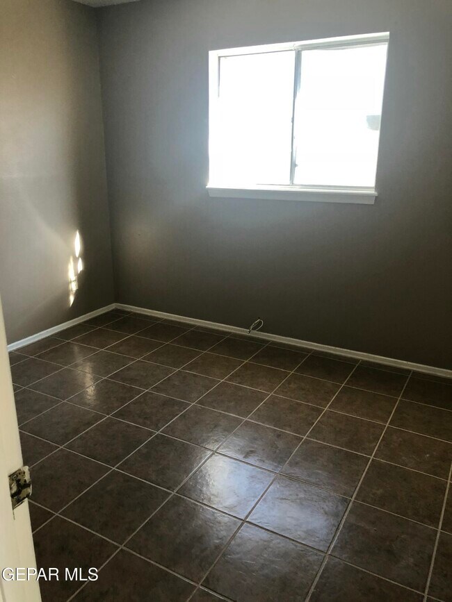 Foto del edificio - 8614 Mettler Dr