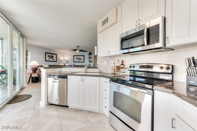 Foto del edificio - 4895 Bonita Beach Rd SW