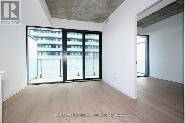 Building Photo - 161-2161 Roehampton Ave
