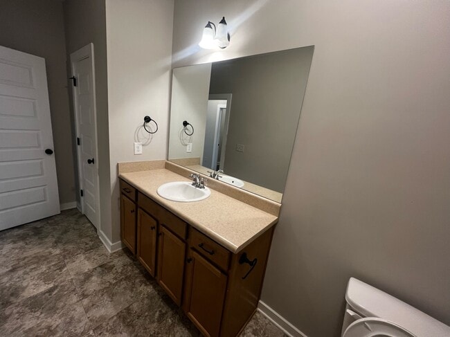 Building Photo - 8026 Shadesbrook Dr