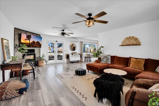 Foto del edificio - Stunning 3 Bedroom 2 Bathroom Home in Yucc...