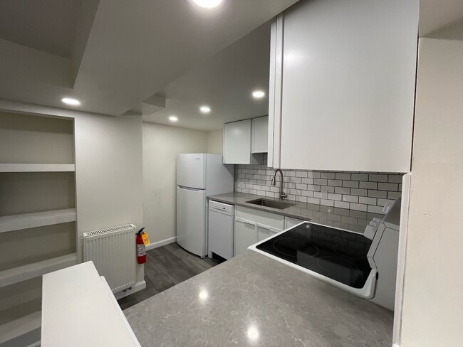 Building Photo - 84 Mearns Ave