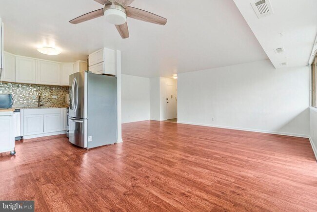 Foto del edificio - 5801 Quantrell Ave
