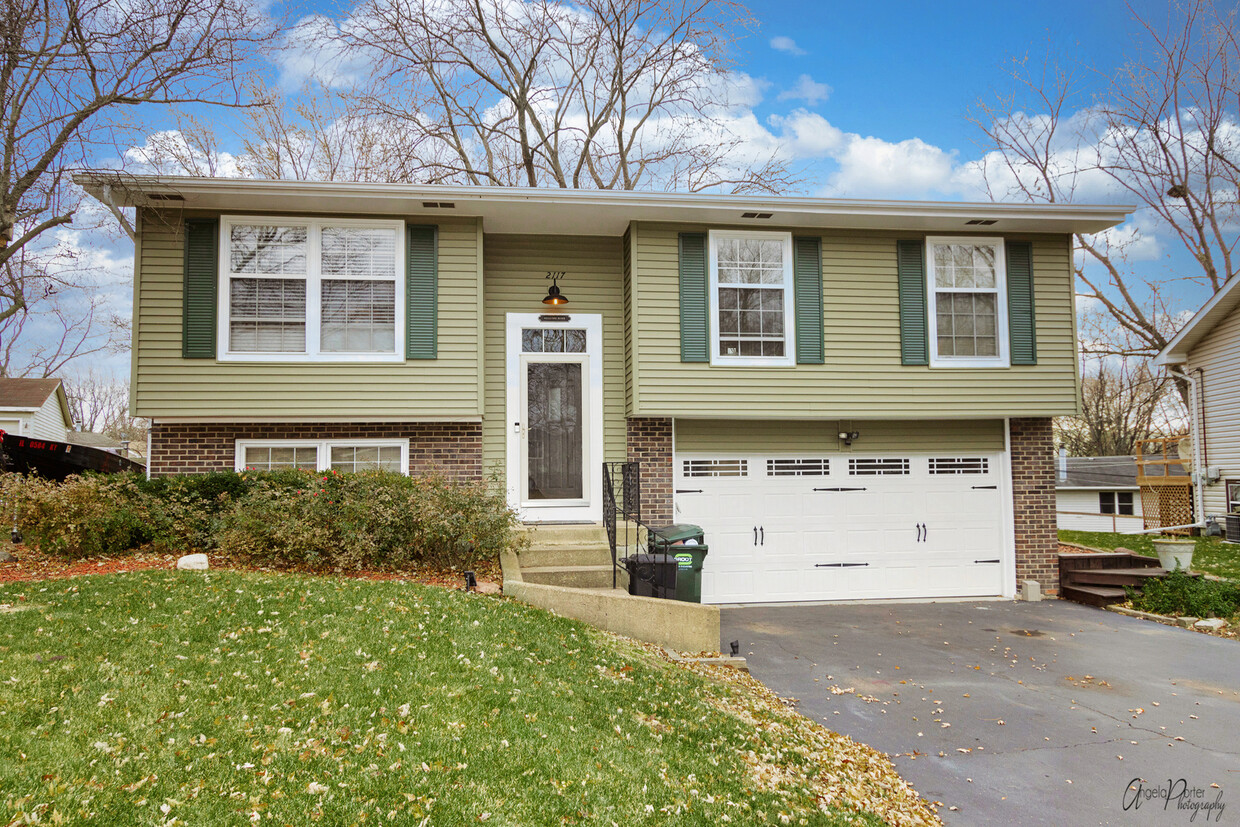 Primary Photo - 2117 Witchwood Ln