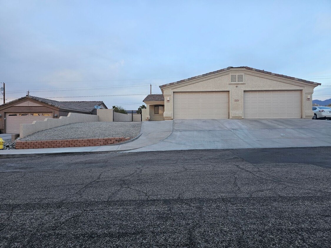 Foto principal - Unfurnished Duplex COMING SOON!!