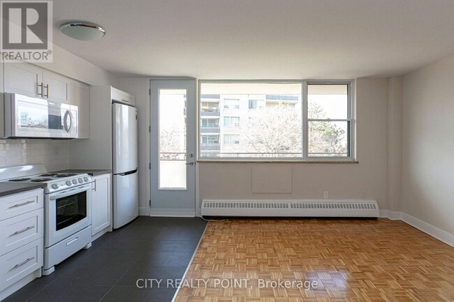 Building Photo - 276-276 St George St