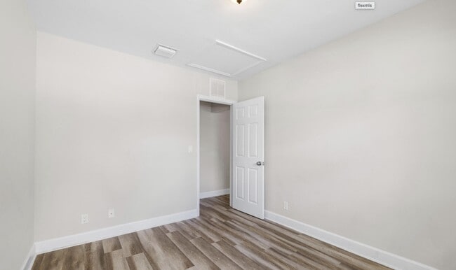 Building Photo - 409 50th St