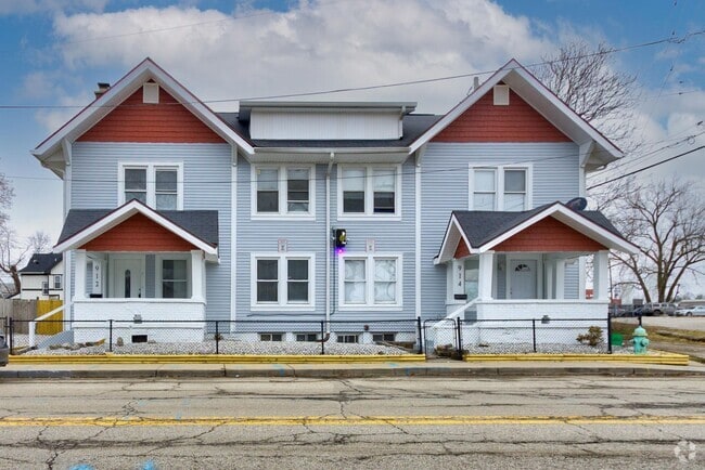 Building Photo - 912 E 22nd St