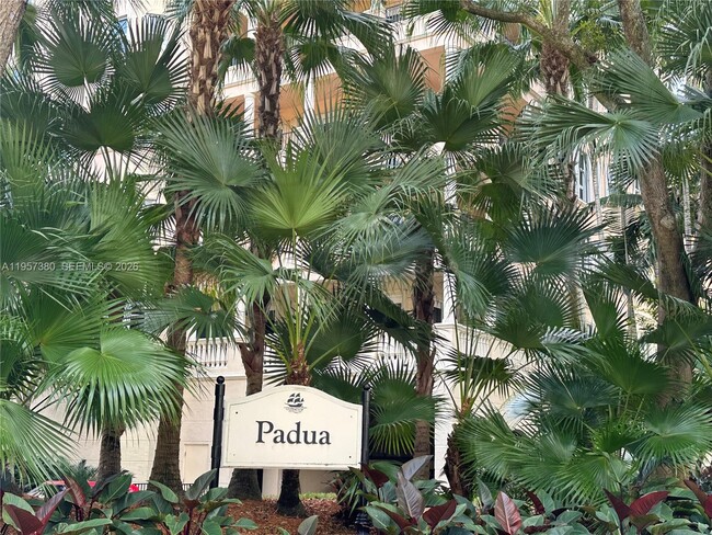 Foto del edificio - 13633 Deering Bay Dr