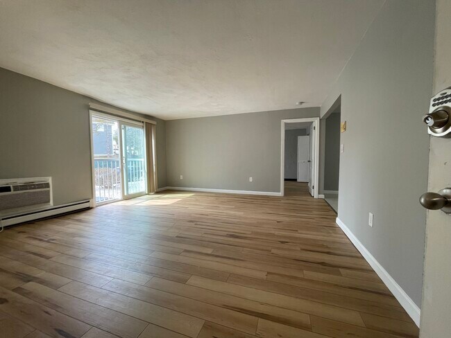Living room - 300 Smithfield Rd