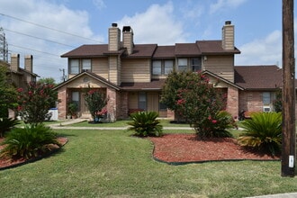 Building Photo - 10657 Starcrest Dr