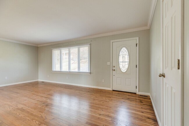 Foto del edificio - 606 Pine Ridge Rd