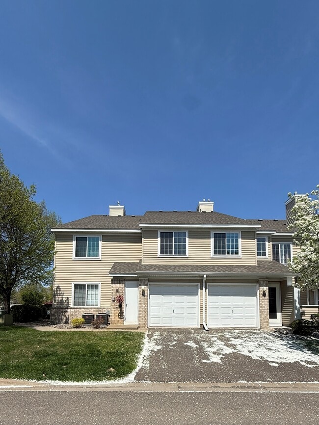 End unit Plymouth townhome, all remodeled - 2240 Ranchview Ln N