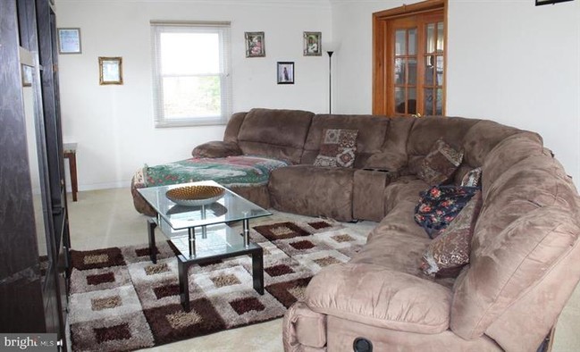 Foto del edificio - 21 Hopewell Ln