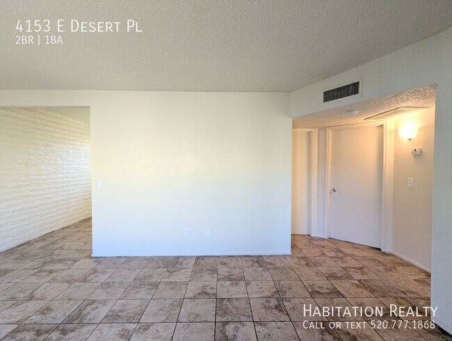 Foto del edificio - 4153 E Desert Pl