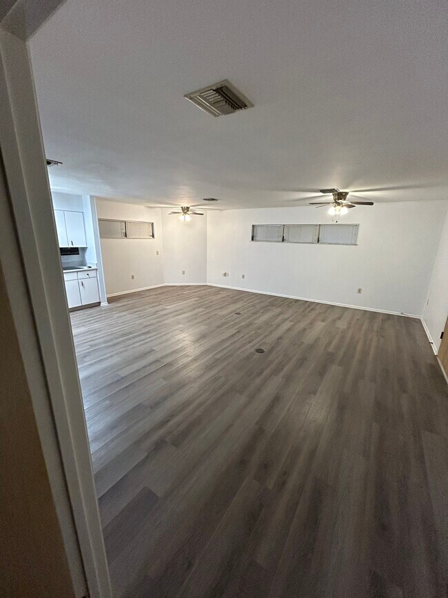 Building Photo - 117 E Coleman Cir