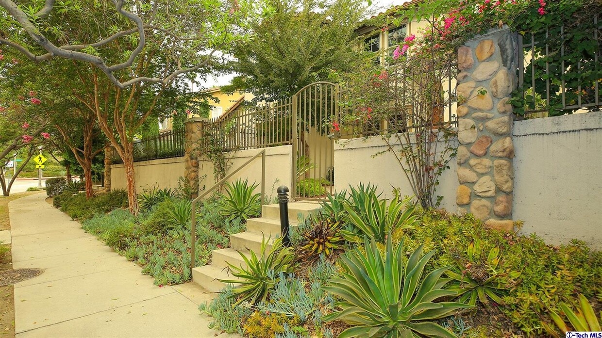 Primary Photo - 1097 Rosewalk Way