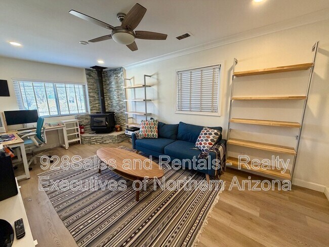 Foto del edificio - 1928 N Lynn Dr