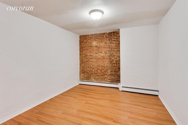 Building Photo - 50 Montgomery Pl