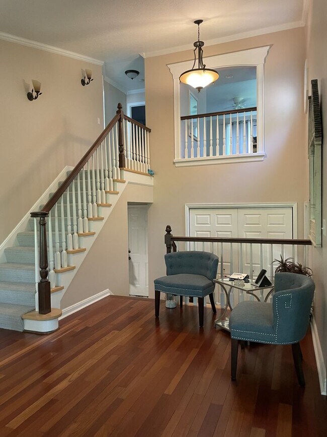 Building Photo - Spacious *2Bed*2.5 Bath over 1750 Sq Ft. Great location Avail Aug. 1.