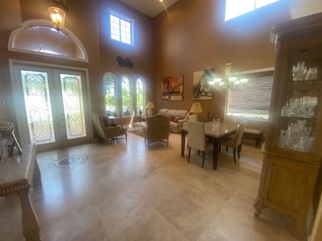 Foto del edificio - 5/4 home in Laguna Lakes