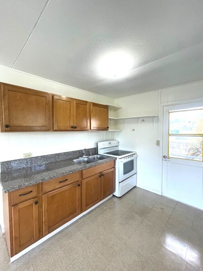 Foto del edificio - 2 Bed/ 1 Bath with Parking in Kailua