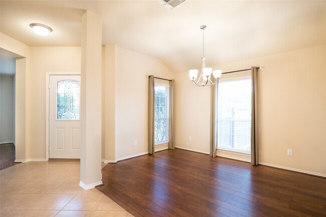 Building Photo - 416 Laddingford Ln