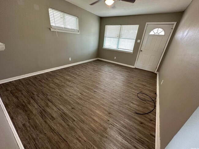 Building Photo - 6921 Redwood Dr