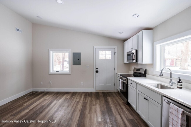 Foto del edificio - 3004 W Church St