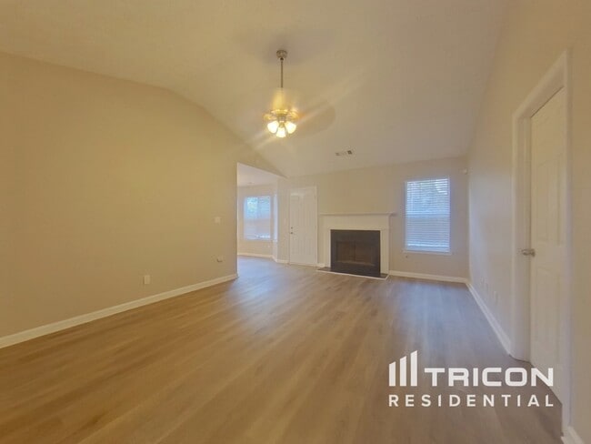 Building Photo - 10622 Cherry Cove