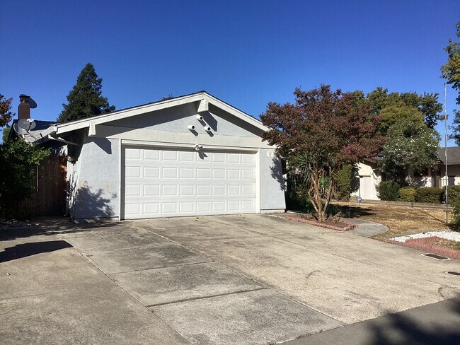 Building Photo - 3/2 rent ready!