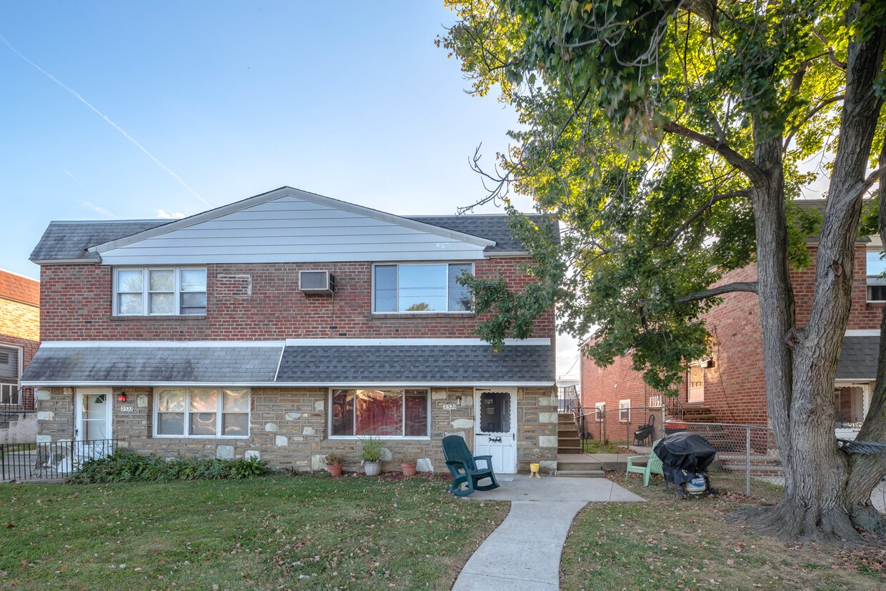 Primary Photo - 2320 Strahle St
