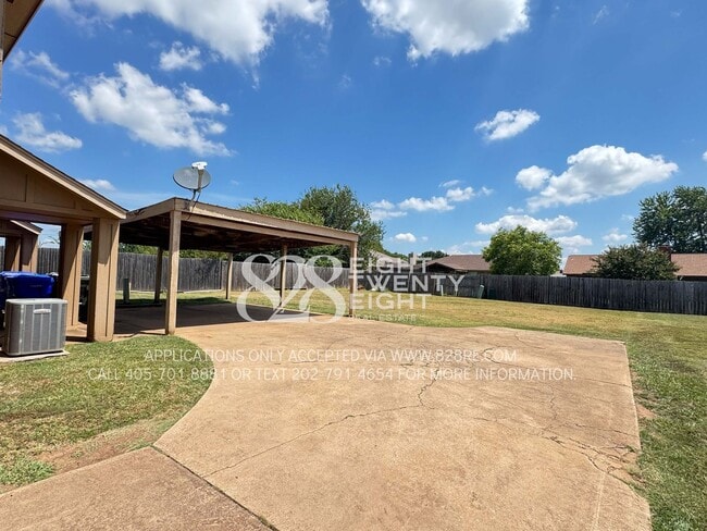 Building Photo - AVAILABLE NOW! 2 Bed/1.5 Bath Duplex Townh...