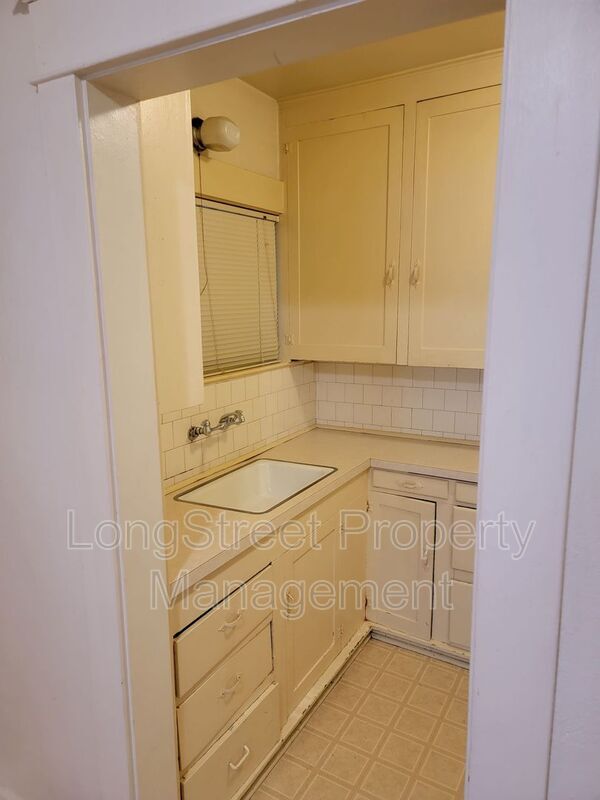 Foto del edificio - 1745 NW Jackson Ave