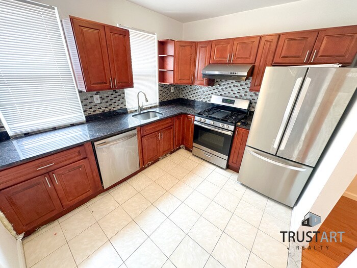 Foto principal - 3 bedroom house in Tacony