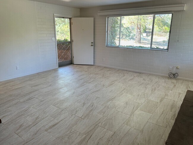 Foto del edificio - HOUSE - UPTOWN