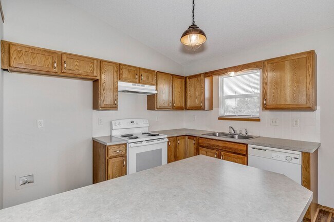 Foto del edificio - 3 Bedroom home in Maize School district