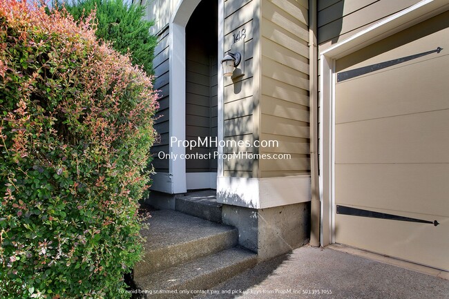 Building Photo - Gorgeous Three Bedroom Home in Orenco - Fe...