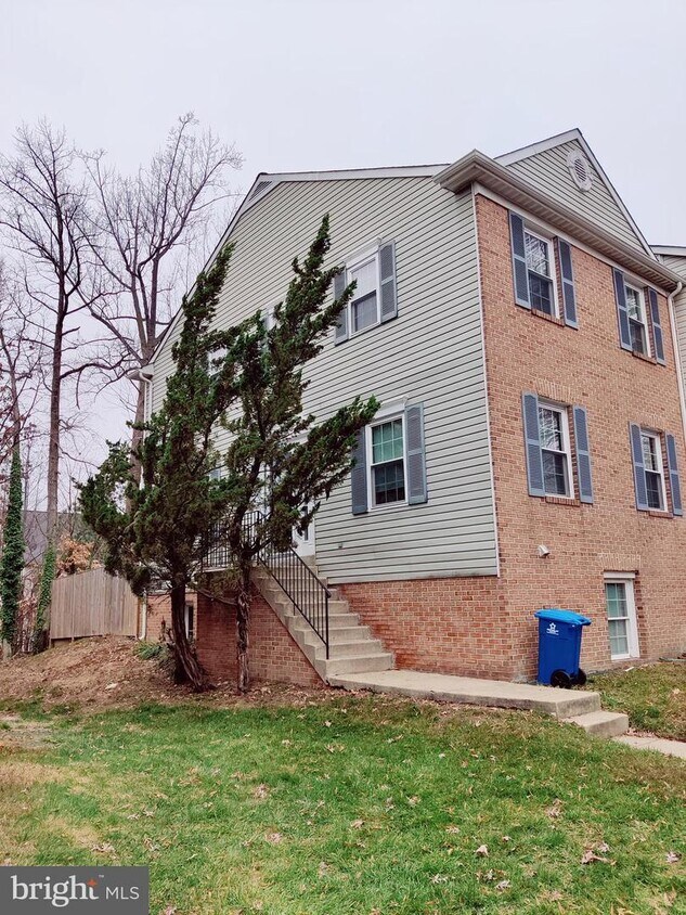 Primary Photo - 9662 Eaton Woods Pl