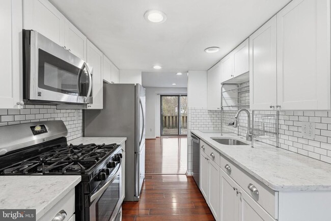 Building Photo - 5497 Endicott Ln