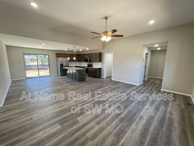 Building Photo - 653 S Southgate Dr