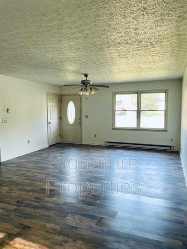 Foto del edificio - 1090 Ash Ave