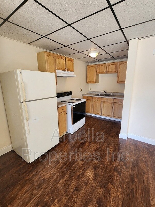 310 N Austin Springs Rd Unit Apt 3, Piney Flats, TN 37686 Condo for