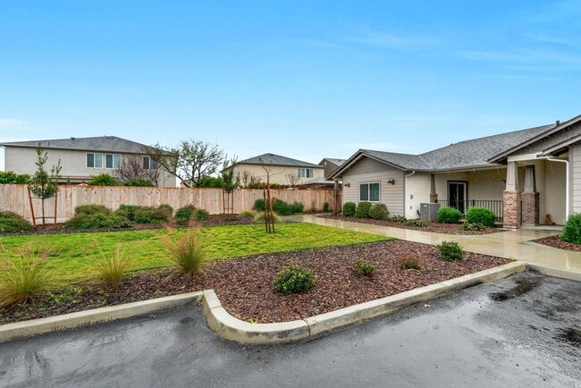 Building Photo - Wood Ranch Duplex 519