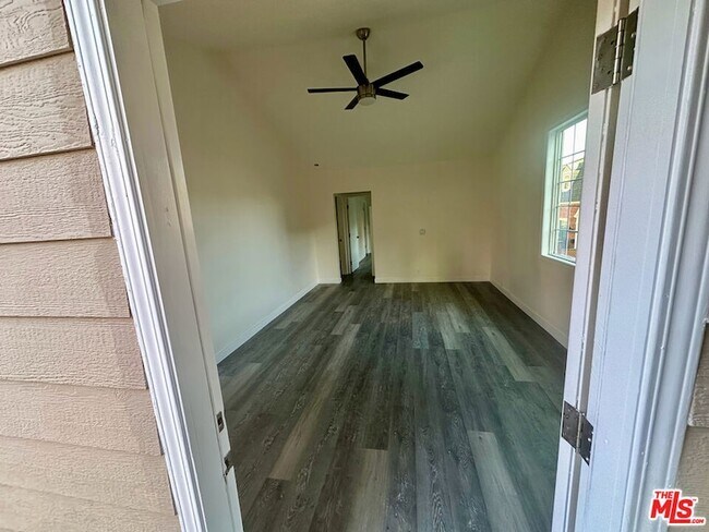 Foto del edificio - 1762 1/2 N Las Palmas Avenue Unit