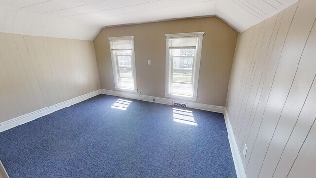 Building Photo - 706 Emmet St