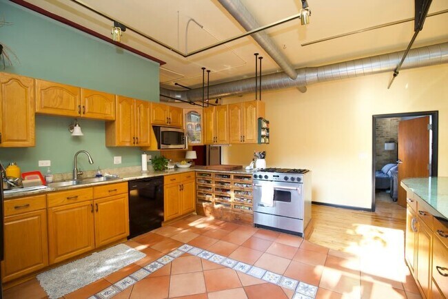 Foto del edificio - 1846 W Henderson St