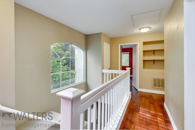 Building Photo - 10368 Wateridge Cir
